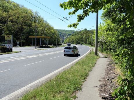 Božtěšická ulice dolů směrem na&nbsp;Bukov